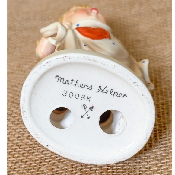 Vintage Mothers Helper Figurine Girl In Braids Holding Apron Porcelain Cottage - Picture 7 of 8